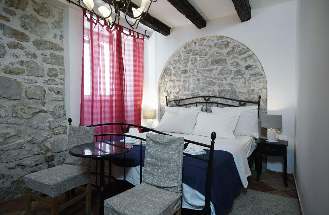 Heritage Residence In Center With Pool- Apartments Vodice Bilik gambar